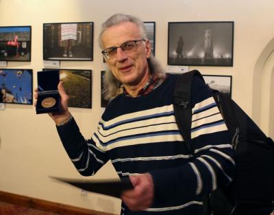 Kauno rotušėje atidaryta konkurso „Lietuvos spaudos fotografija 2019“ paroda. M. Patašiui įteiktas apdovanojimas „Už nuopelnus žurnalistikai“