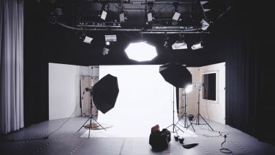Kaip meluojama mums ir apie mus: atminties paradoksai ir fotožurnalistika